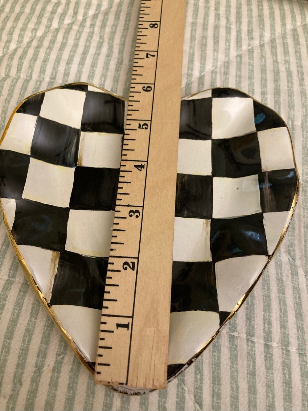 New MacKenzie-Childs Ceramic Heart Plate - Picture 4 of 5